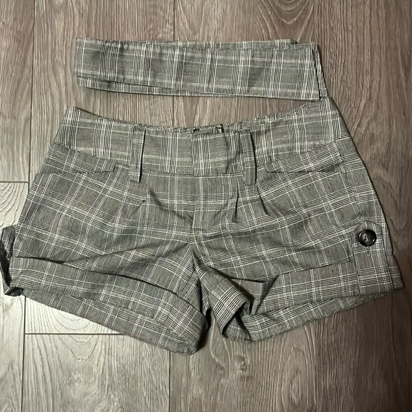 le chateau Pants - 🛑SOLD Belted Le Chateau Dress Shorts